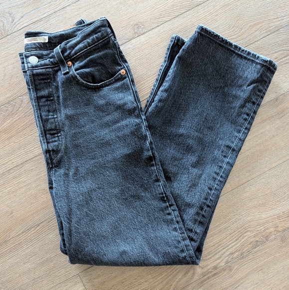 Levi's Ribcage Straight Black Jeans in Excellent Condition - Picture 3 of 10